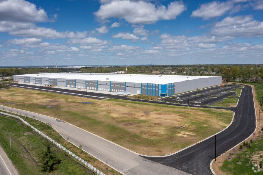 More Photos Of 8500 Logistics Airpark Dr, Louisville Distribution For Lease