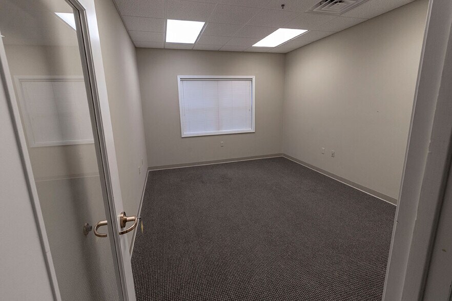 More Photos Of 1517 Chapel Hill Rd, Columbia Office For Lease