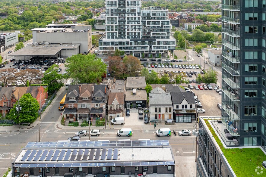 More Photos Of 99 River St, Toronto Storefront For Sale