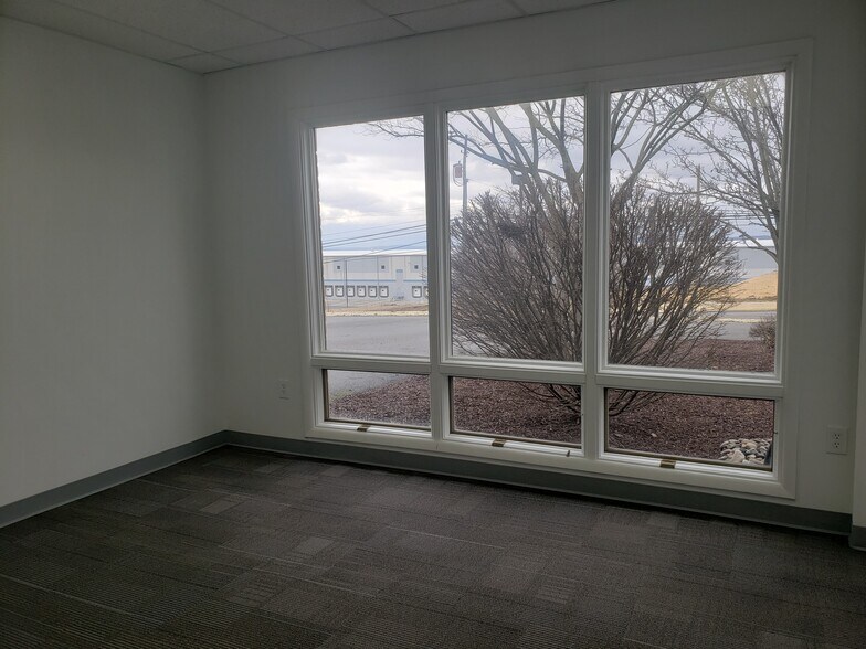 More Photos Of 5851 Nor Bath Blvd, Bath Bank For Lease