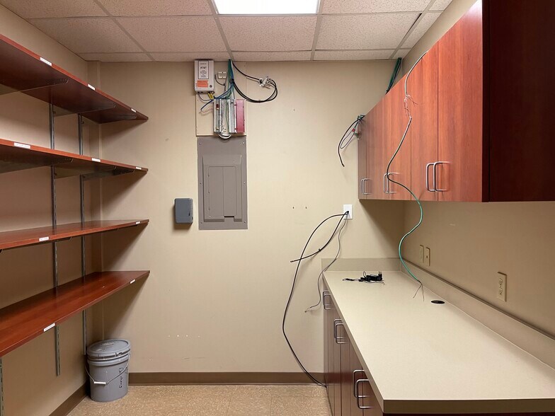 More Photos Of 4222 Trinity Mills Rd, Dallas Medical For Lease