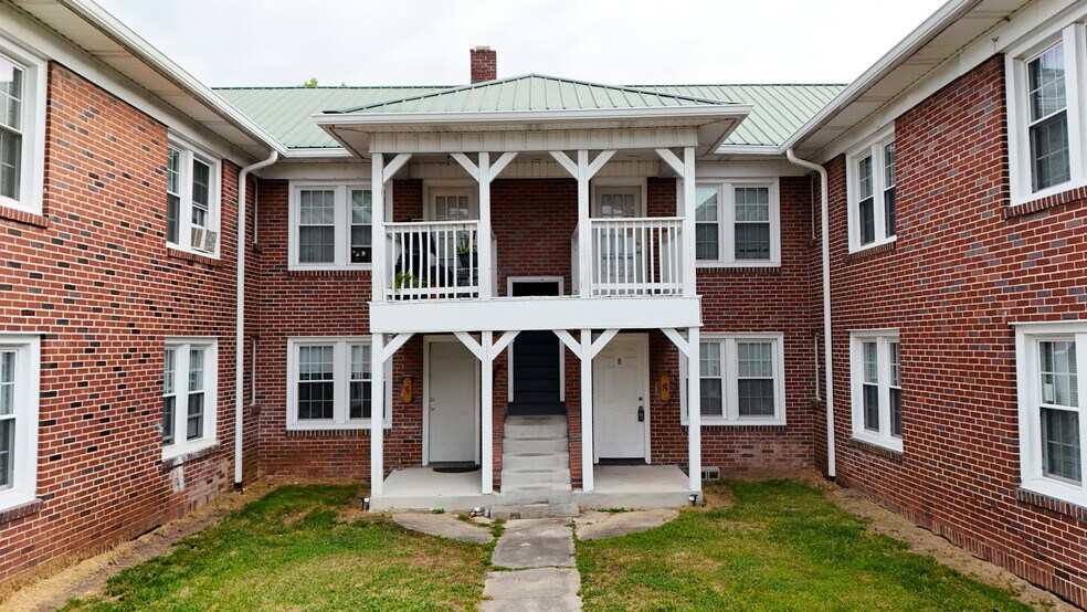 More Photos Of 1007 S Main St, Mount Airy Apartments For Sale