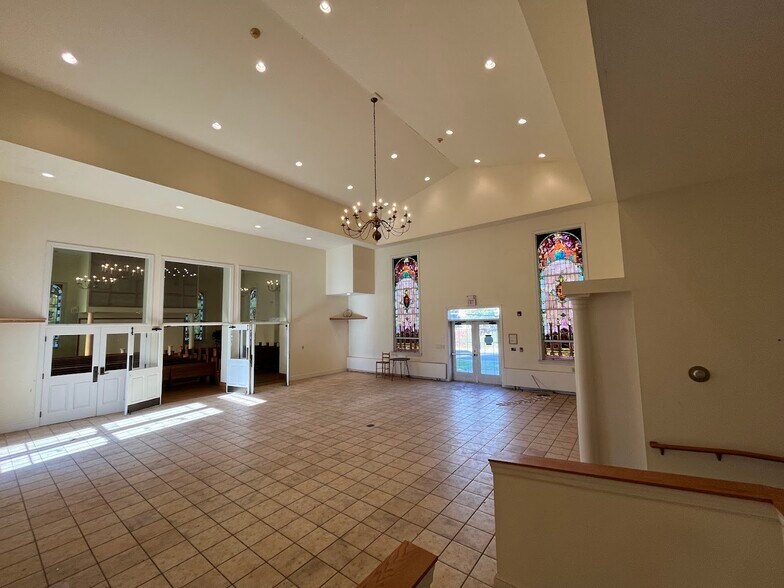 More Photos Of 14 Park Ave, Chalfont Restaurant For Lease