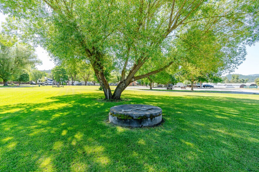 More Photos Of 8 W Curlew Lake Rd, Republic Self Storage For Sale