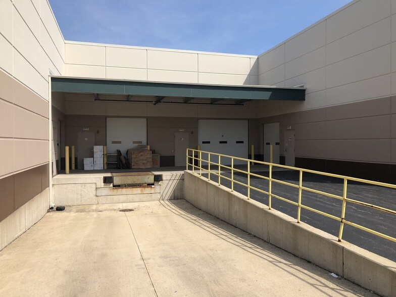 More Photos Of 9850 W 190th St, Mokena Light Distribution For Lease