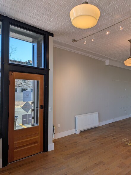 More Photos Of 160 Front St, Bath Storefront Retail Residential For Lease