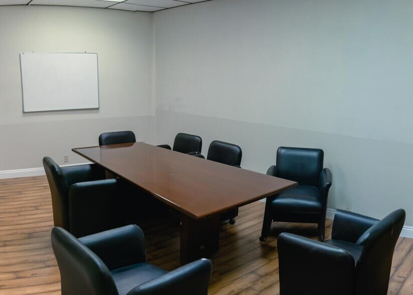 More Photos Of 189 Gentry St, Pomona Warehouse For Lease