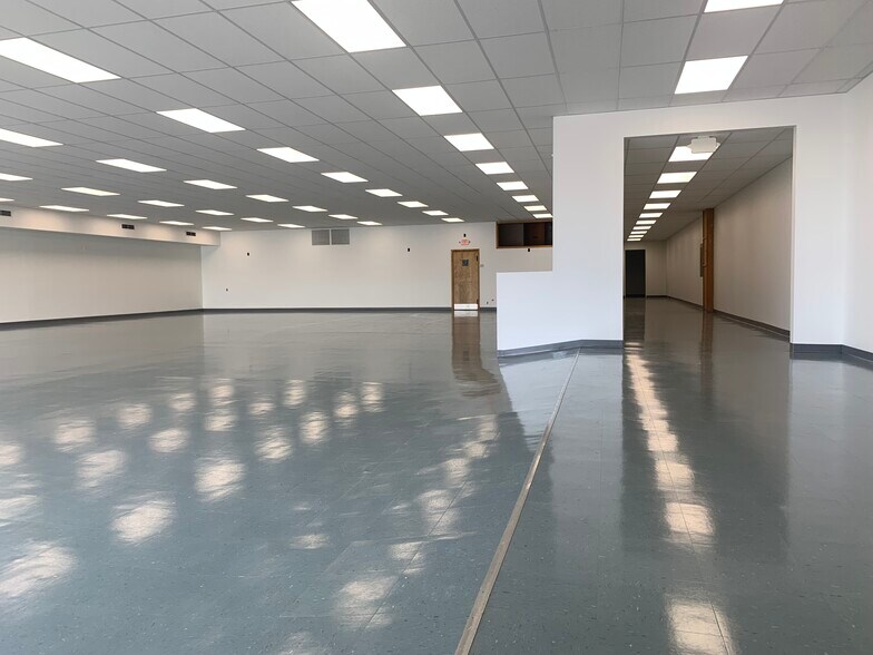 More Photos Of 803 30th St NE, Canton General Retail For Sale