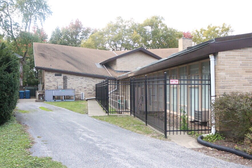 More Photos Of 1140 Governor St, Springfield Religious Facility For Sale