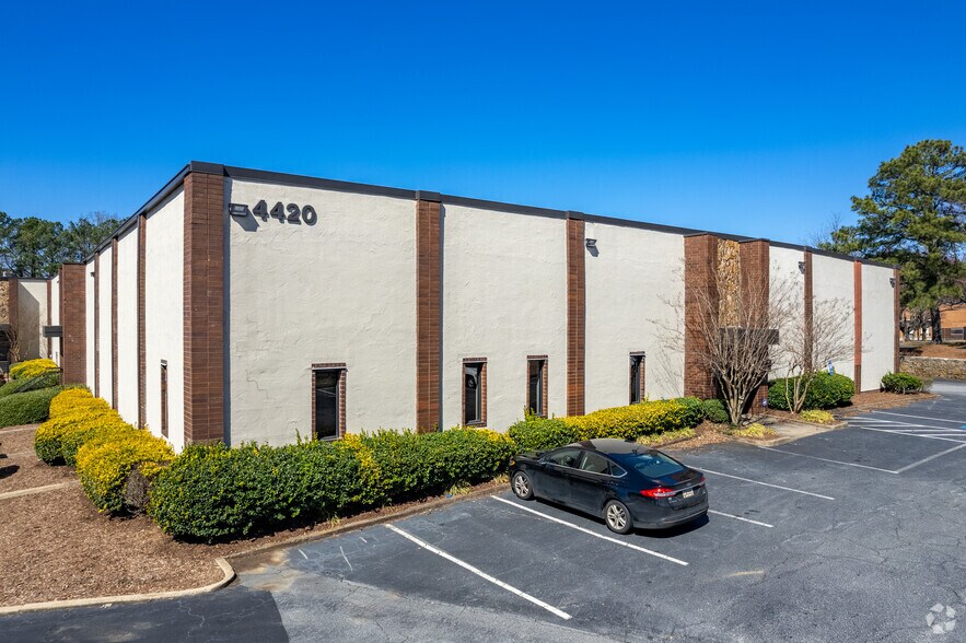 More Photos Of 4420 Bankers Cir, Atlanta Warehouse For Lease