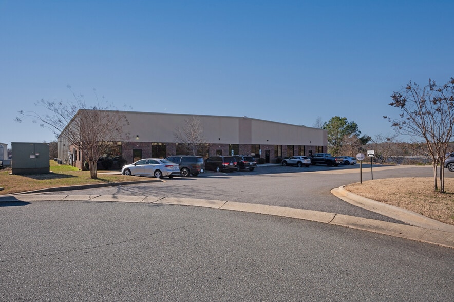 More Photos Of 129 Oakpark Dr, Mooresville Light Manufacturing For Lease