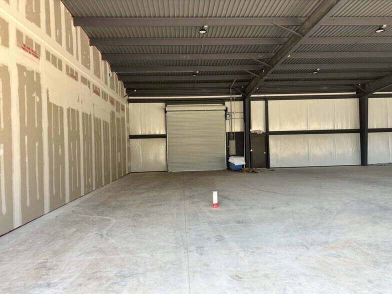 More Photos Of 2533 S Waterworks Rd, Buford General Retail For Sale