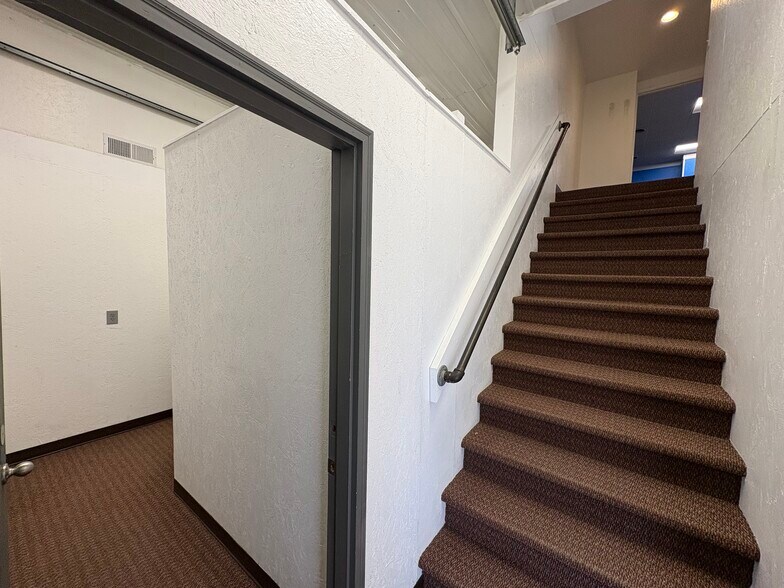 More Photos Of 703 Widewater Dr, Lafayette Warehouse For Lease