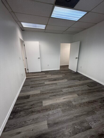 More Photos Of 1206-1214 Bowman St, Clermont Freestanding For Lease