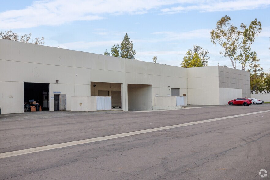More Photos Of 13013-13017 166th St, Cerritos Warehouse For Lease