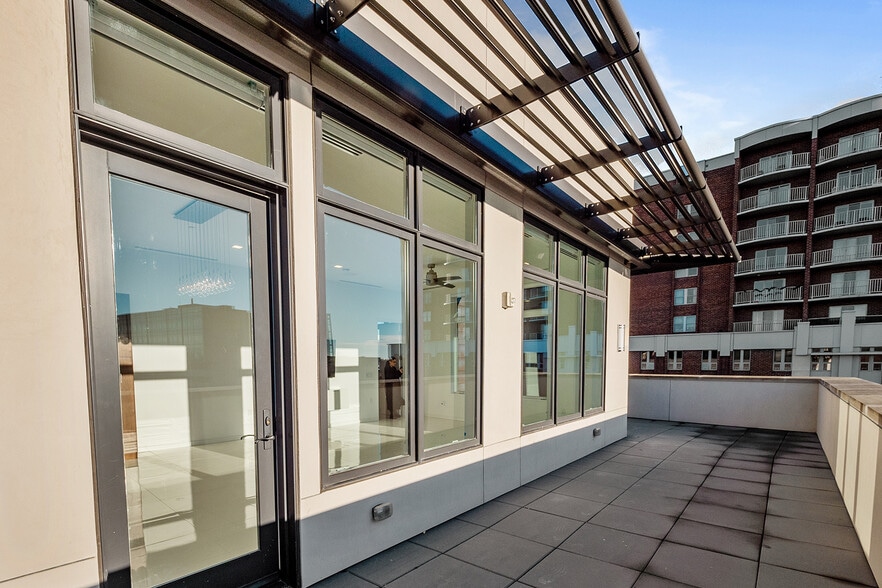 More Photos Of 400 S Old Woodward Ave, Birmingham Apartments For Sale