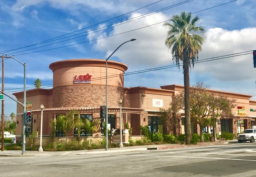 Primary Photo Of 1889 University Ave, Riverside Restaurant For Lease