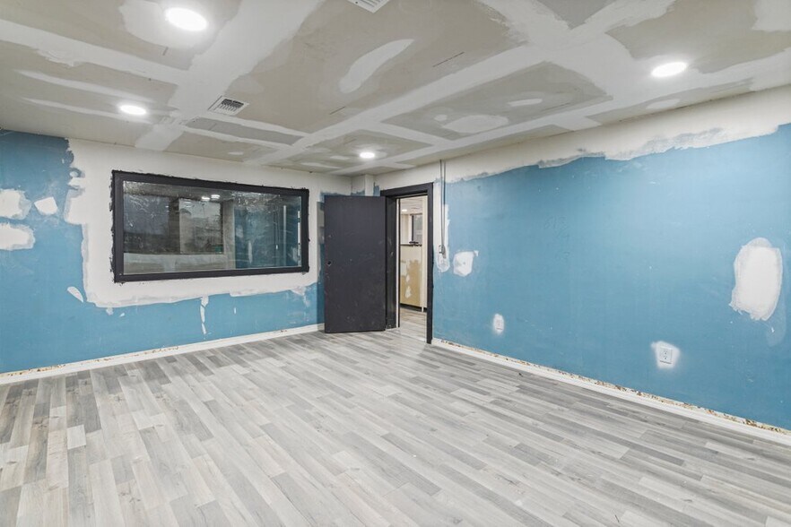 More Photos Of 327-345 E Bay St, Jacksonville Office For Lease