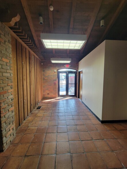 More Photos Of 2323 N Walton Walker Blvd, Dallas Office For Sale