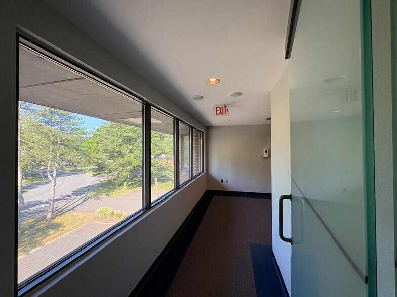 More Photos Of 26 Computer Dr W, Albany Office For Lease