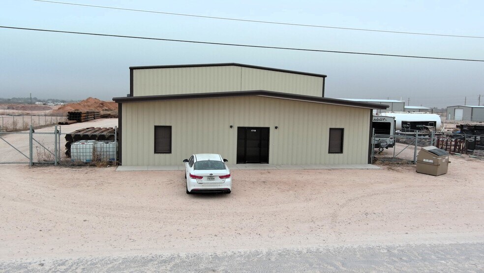 Primary Photo Of 1719 E County Road 153, Midland Warehouse For Lease