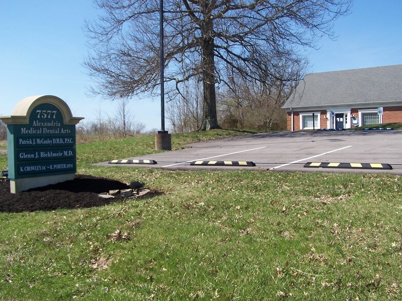 More Photos Of 7577 Alexandria Pike, Alexandria General Retail For Sale