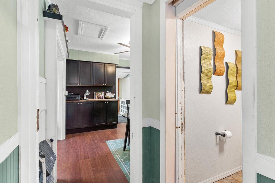 More Photos Of 1024 W Main St, Leesburg Storefront Retail Residential For Sale