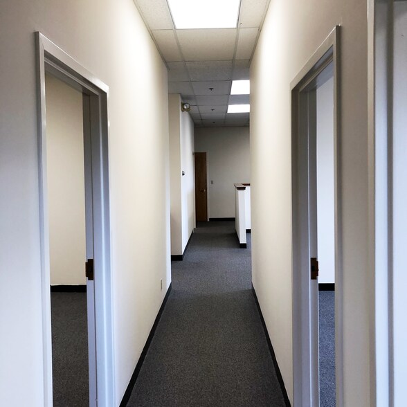More Photos Of 960 Turnpike St, Canton Office For Lease