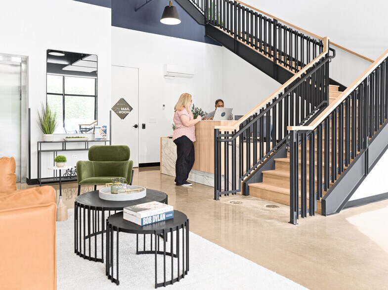 More Photos Of 3838 N Ravenswood Ave, Chicago Coworking Space