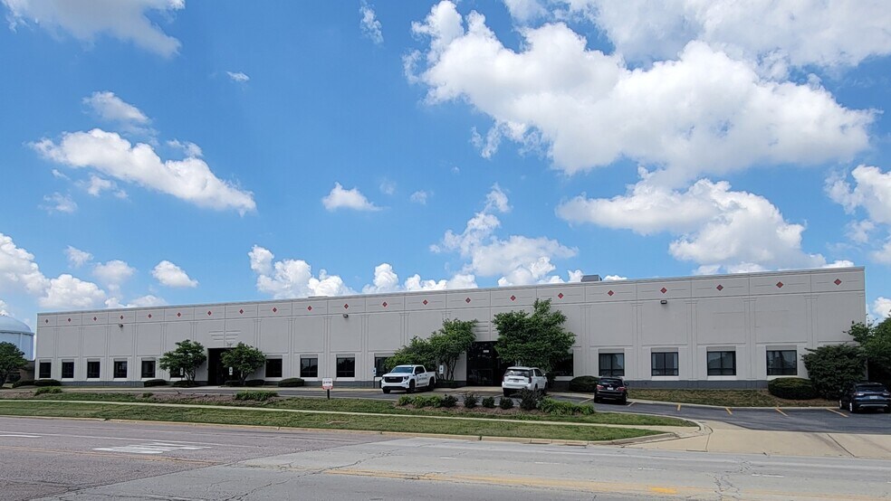 More Photos Of 2002-2008 Bloomingdale Rd, Glendale Heights Warehouse For Lease