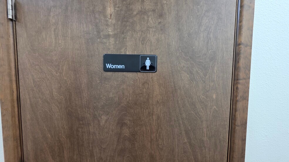 More Photos Of 8211 E County Road 62, Midland Warehouse For Sale