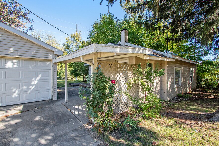 More Photos Of 1005 E Front St, Buchanan Specialty For Sale