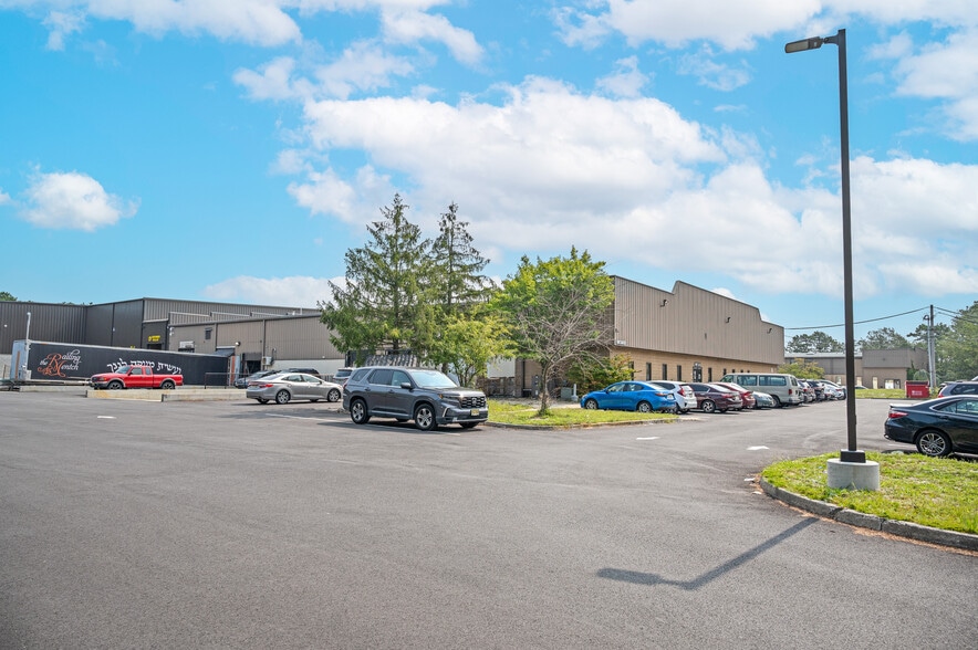More Photos Of 1875 Swarthmore Ave, Lakewood Warehouse For Lease