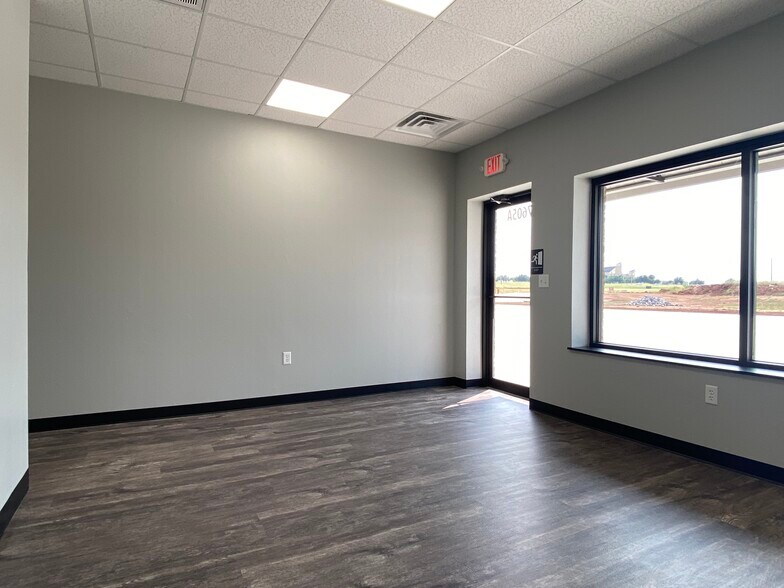 More Photos Of 7605 NW 79th Pl, Oklahoma City Industrial For Lease