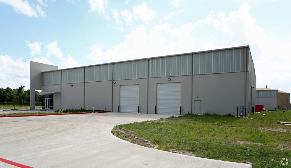 More Photos Of 7214 Harms Rd, Houston Warehouse For Lease