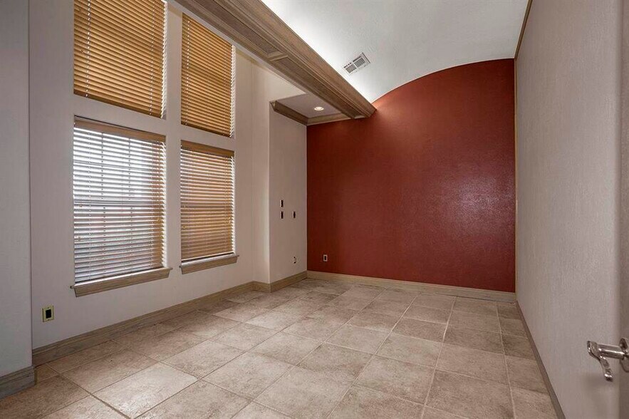 More Photos Of 1760 W Lakeview Rd, Stillwater Office For Sale