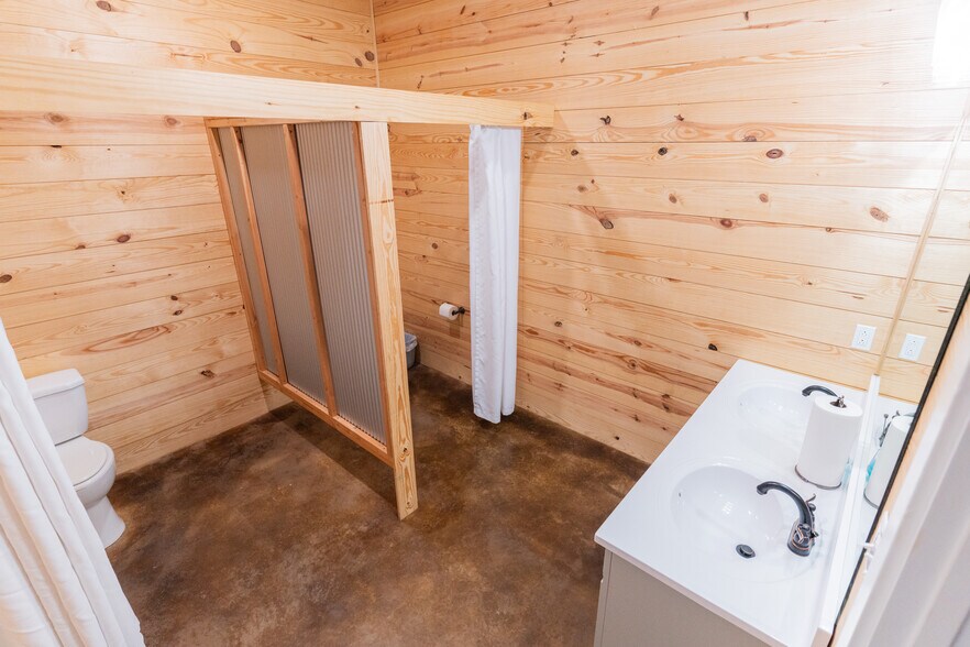 More Photos Of 387 A County Road 218, Corinth General Retail For Sale