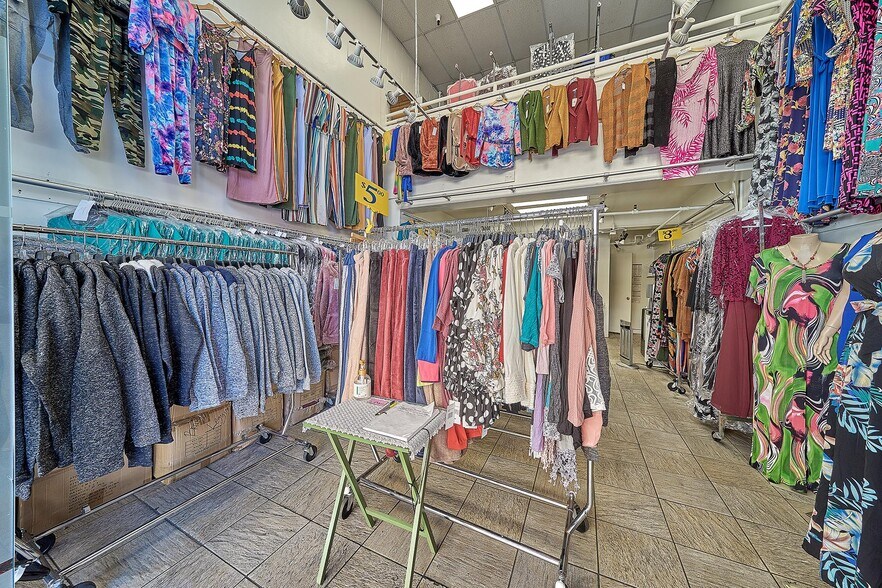 More Photos Of 1100 S San Pedro St, Los Angeles Storefront For Lease