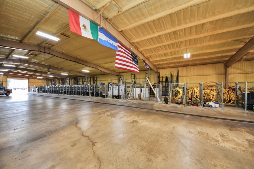 More Photos Of 10814 Woodedge Dr, Houston Warehouse For Sale