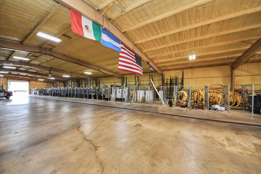 More Photos Of 10814 Woodedge Dr, Houston Warehouse For Sale