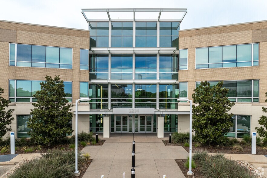 More Photos Of 2201 W Plano Pky, Plano Office For Lease