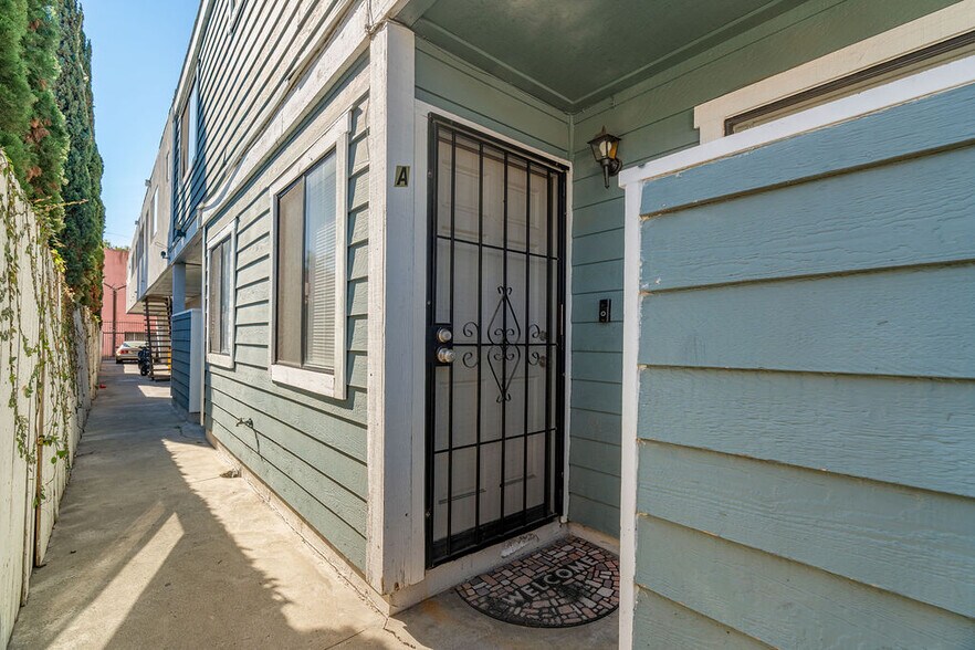 More Photos Of 4724 W 173rd St, Lawndale Apartments For Sale