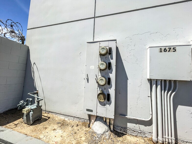 More Photos Of 1675 S Mojave Rd, Las Vegas Warehouse For Sale