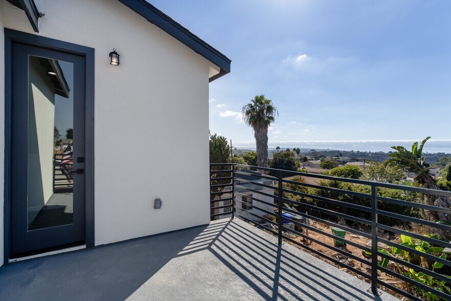 More Photos Of 6728 Thomson Ct, San Diego Apartments For Sale