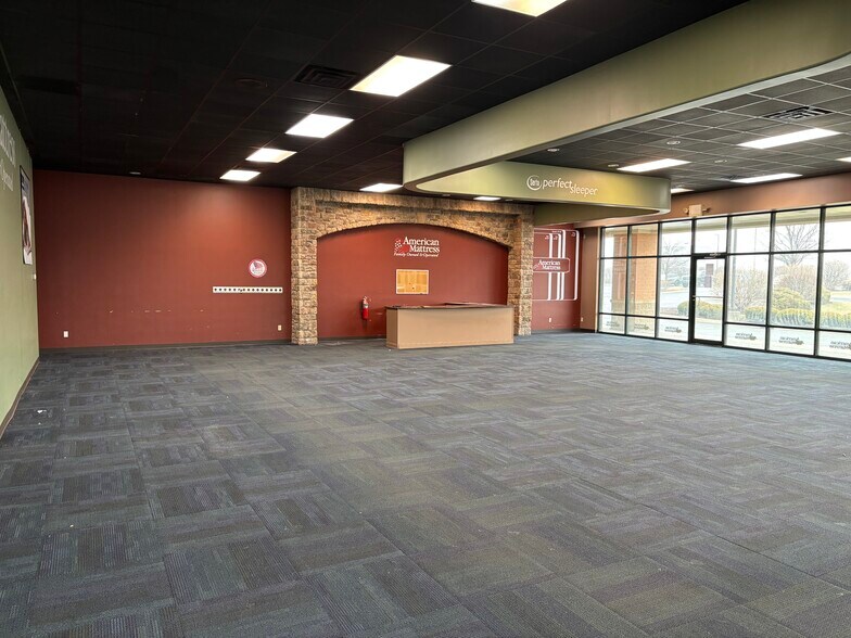More Photos Of 4916 Illinois Rd, Fort Wayne Unknown For Lease