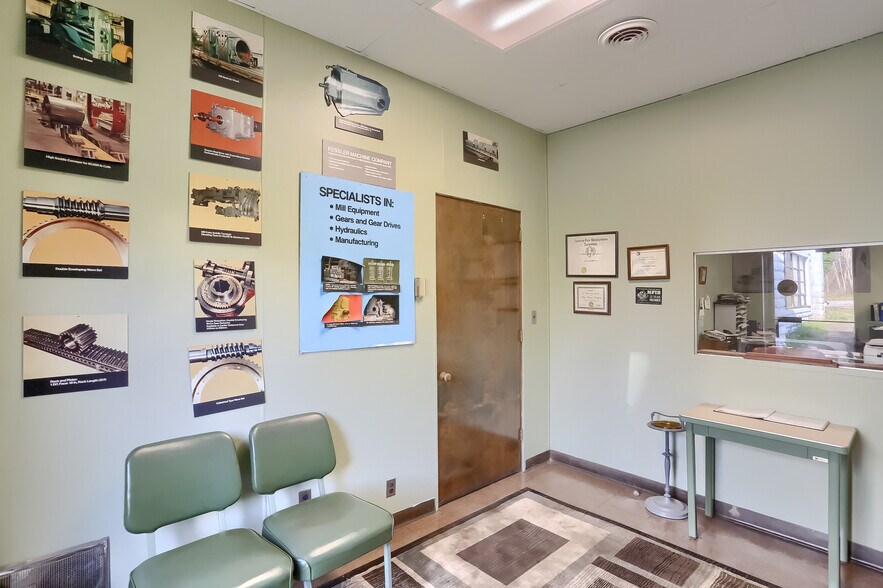 More Photos Of 800 N Water Ave, Sharon Service For Lease