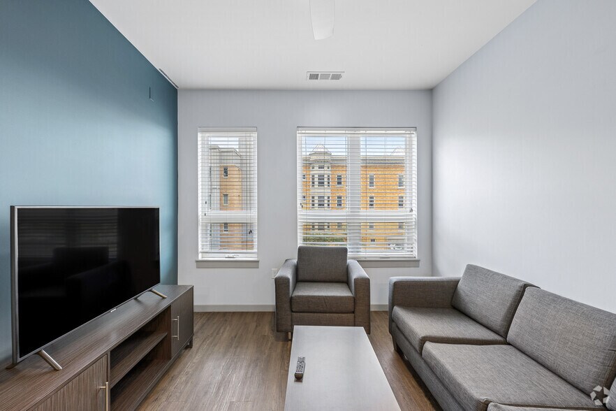 More Photos Of 919 E Genesee St, Syracuse Apartments For Lease