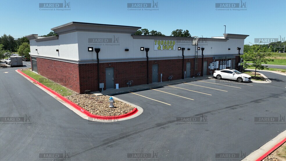 More Photos Of 4962 Elm Springs Rd, Springdale General Retail For Lease