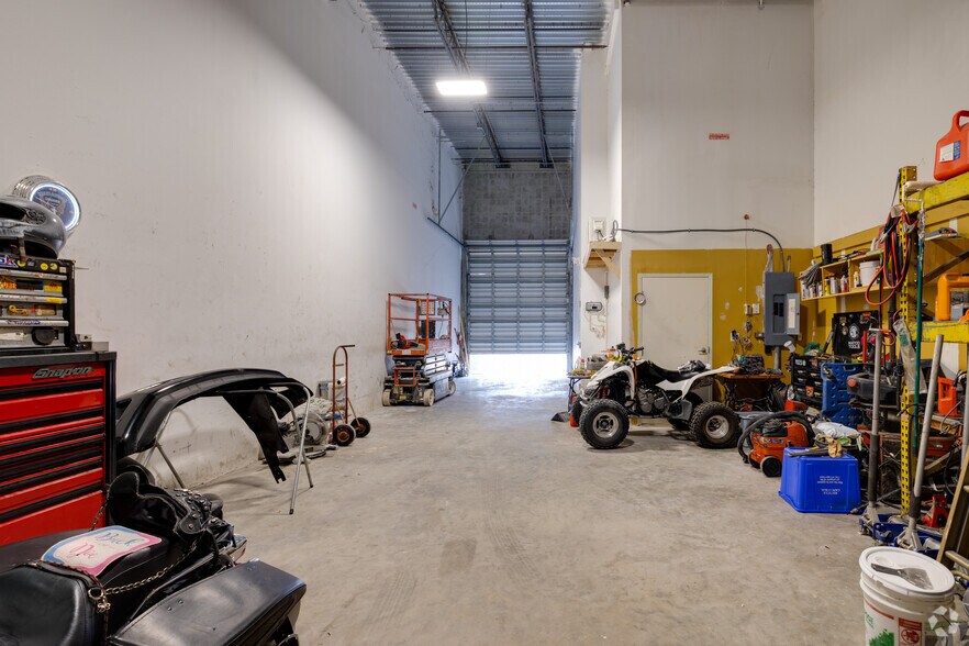 More Photos Of 227 SW 3rd Ave, Cape Coral Warehouse For Sale