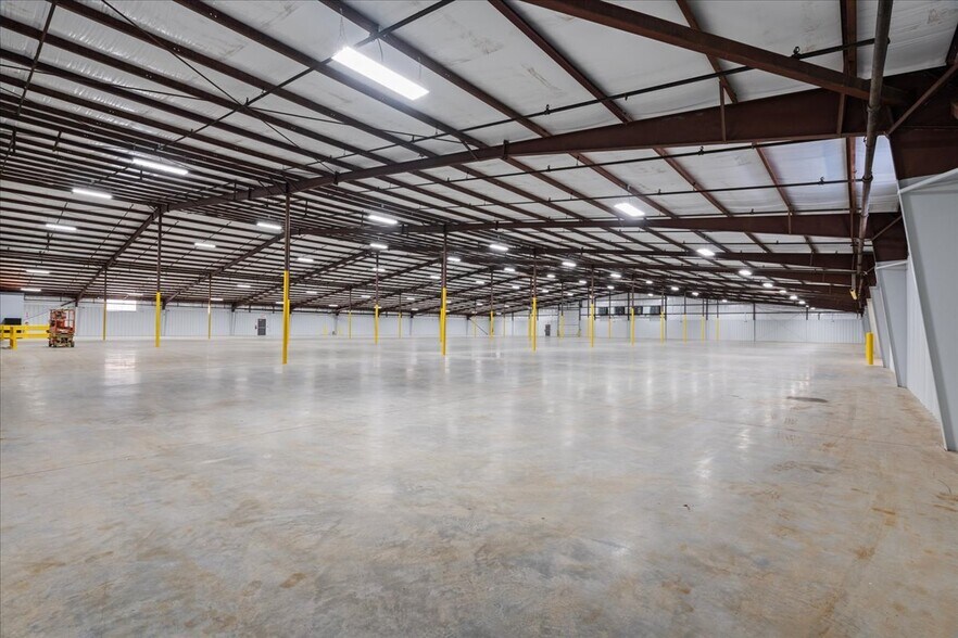 More Photos Of 223 W Pearl St, Lamar Industrial For Lease